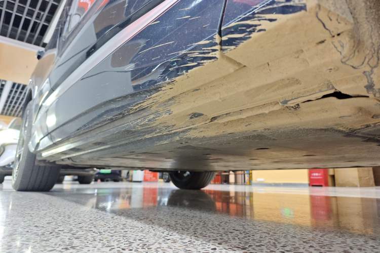 Used Audi Q4 e-tron 2022 40 e-tron First Edition Right Side Sill
