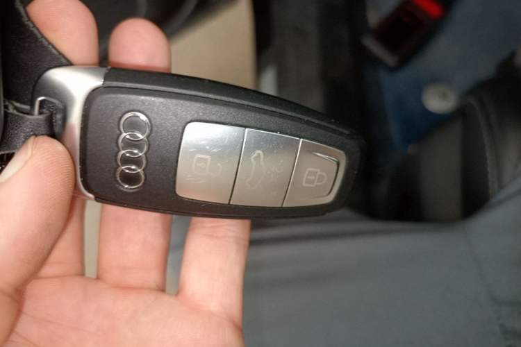 Used Audi Q4 e-tron 2022 40 e-tron Boundary Edition Vehicle Key