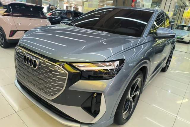 Ojetý Audi Q4 e-tron 2022 40 e-tron Boundary Edition