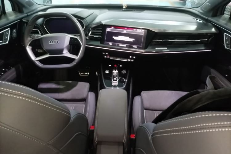 Used Audi Q4 e-tron 2022 40 e-tron Boundary Edition Center Console