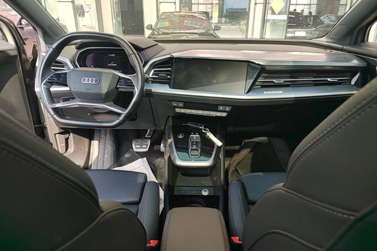 Used Audi Q4 e-tron 2022 40 e-tron Adventure Edition Center Console