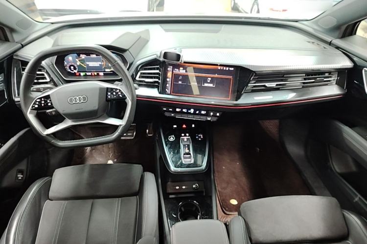 Used Audi Q4 e-tron 2022 50 e-tron quattro Visionary Edition Center Console
