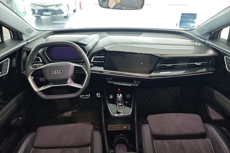 Used Audi Q4 e-tron 2022 40 e-tron Boundary Edition Center Console