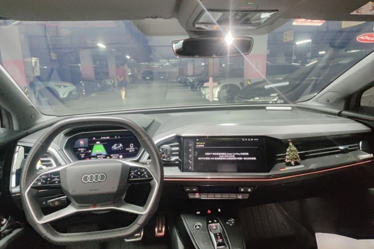 Used Audi Q4 e-tron 2022 50 e-tron quattro Visionary Edition Center Console
