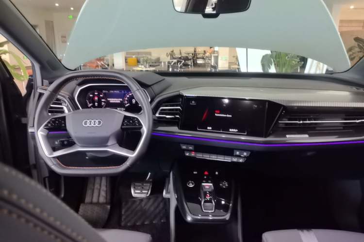 Used Audi Q4 e-tron 2022 40 e-tron Boundary Edition Center Console