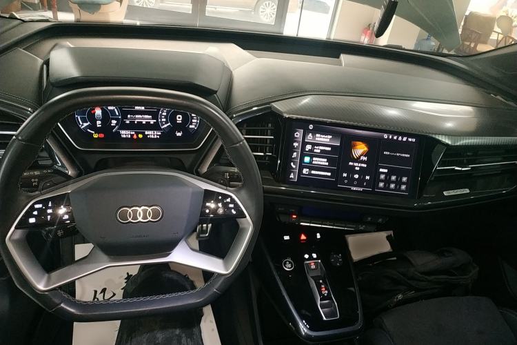 Used Audi Q4 e-tron 2022 50 e-tron quattro Visionary Edition Center Console