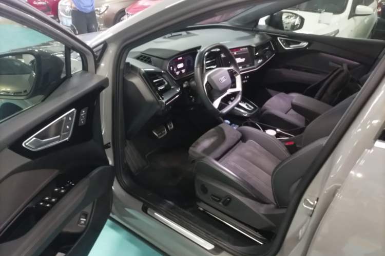 Used Audi Q4 e-tron 2022 40 e-tron Boundary Edition Driver Seat