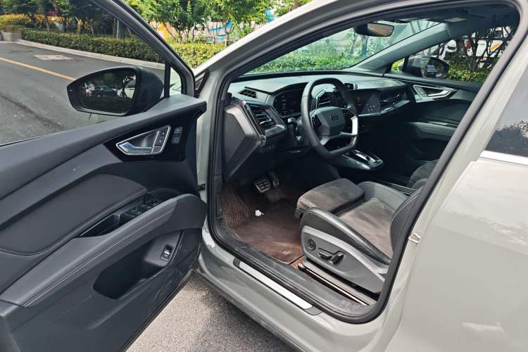 Used Audi Q4 e-tron 2022 50 e-tron quattro Visionary Edition Driver Seat