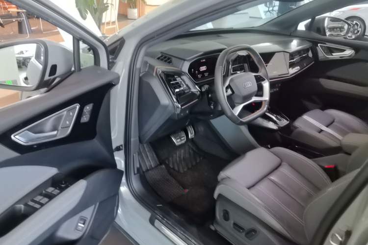 Used Audi Q4 e-tron 2022 40 e-tron Boundary Edition Driver Seat