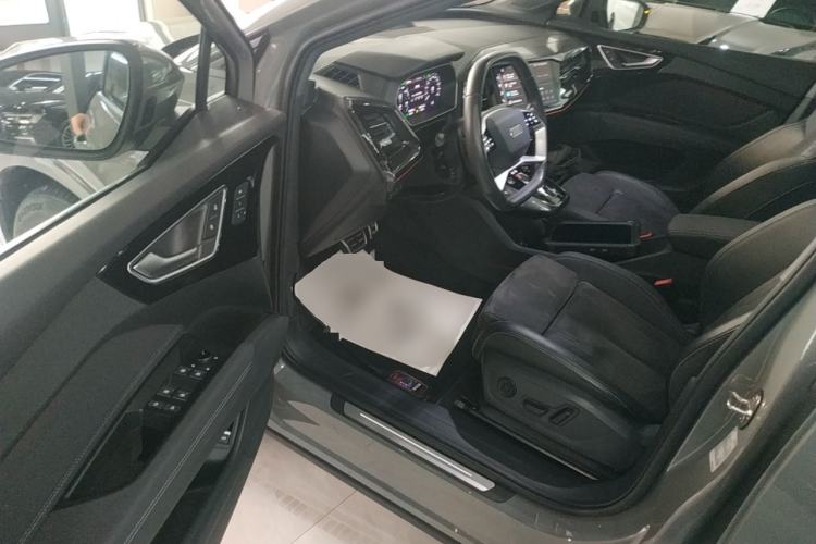 Used Audi Q4 e-tron 2022 50 e-tron quattro Visionary Edition Driver Seat