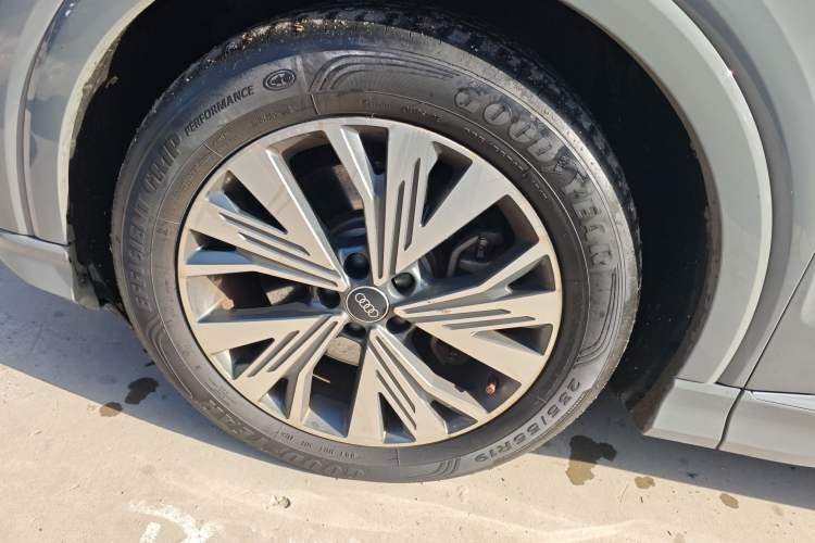 Used Audi Q4 e-tron 2022 40 e-tron Adventure Edition Exterior 7