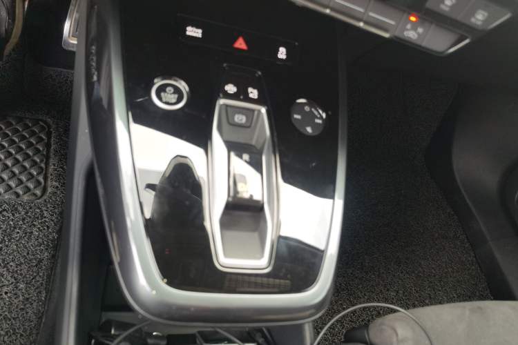 Used Audi Q4 e-tron 2022 50 e-tron quattro Visionary Edition Gear Lever