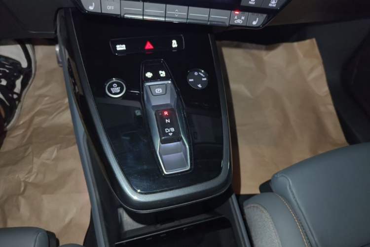 Used Audi Q4 e-tron 2022 40 e-tron Boundary Edition Gear Lever