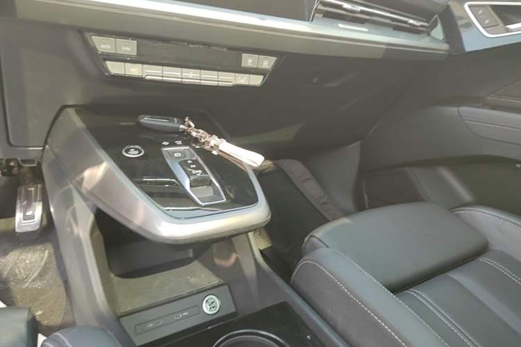 Used Audi Q4 e-tron 2022 40 e-tron Adventure Edition Gear Lever