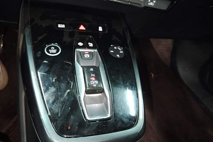 Used Audi Q4 e-tron 2022 50 e-tron quattro Visionary Edition Gear Lever