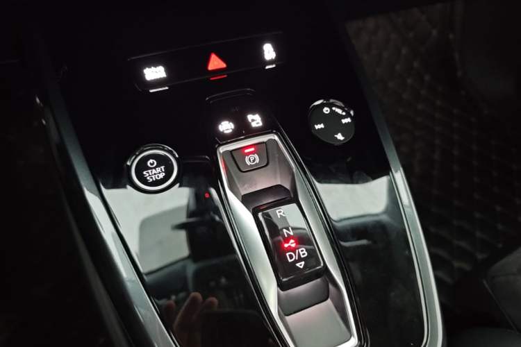 Used Audi Q4 e-tron 2022 40 e-tron Boundary Edition Gear Lever