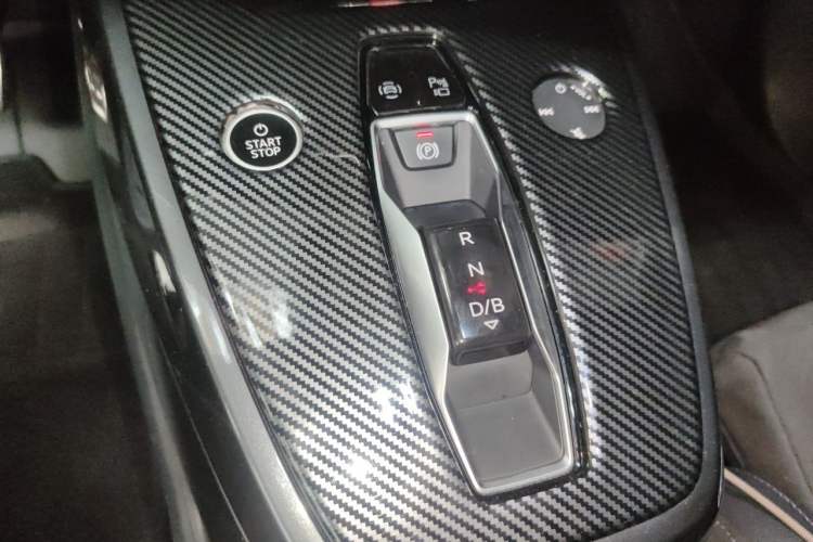 Used Audi Q4 e-tron 2022 50 e-tron quattro Visionary Edition Gear Lever