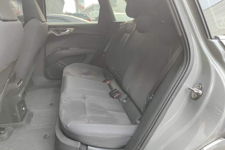 Used Audi Q4 e-tron 2022 50 e-tron quattro Visionary Edition Interior 1
