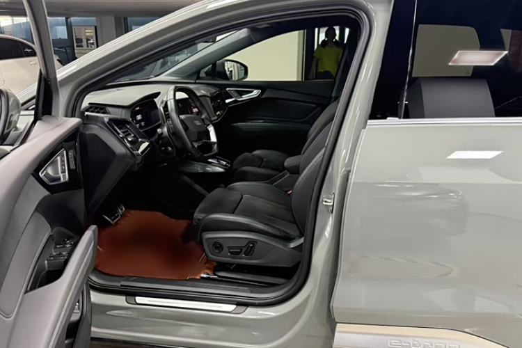 Used Audi Q4 e-tron 2022 40 e-tron Boundary Edition Interior 2