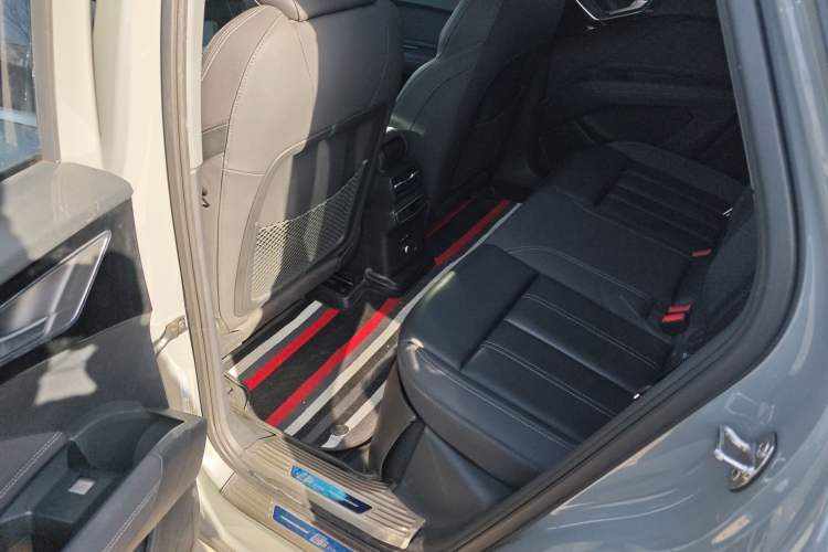 Used Audi Q4 e-tron 2022 40 e-tron Adventure Edition Interior 4