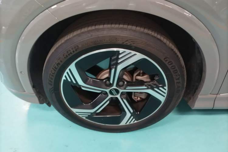Used Audi Q4 e-tron 2022 40 e-tron Boundary Edition Left Front Wheel Hub