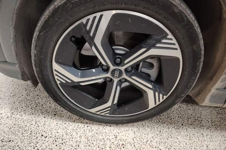 Used Audi Q4 e-tron 2022 50 e-tron quattro Visionary Edition Left Front Wheel Hub