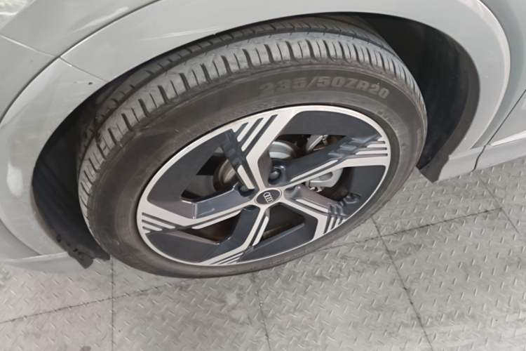 Used Audi Q4 e-tron 2022 50 e-tron quattro Visionary Edition Left Front Wheel Hub
