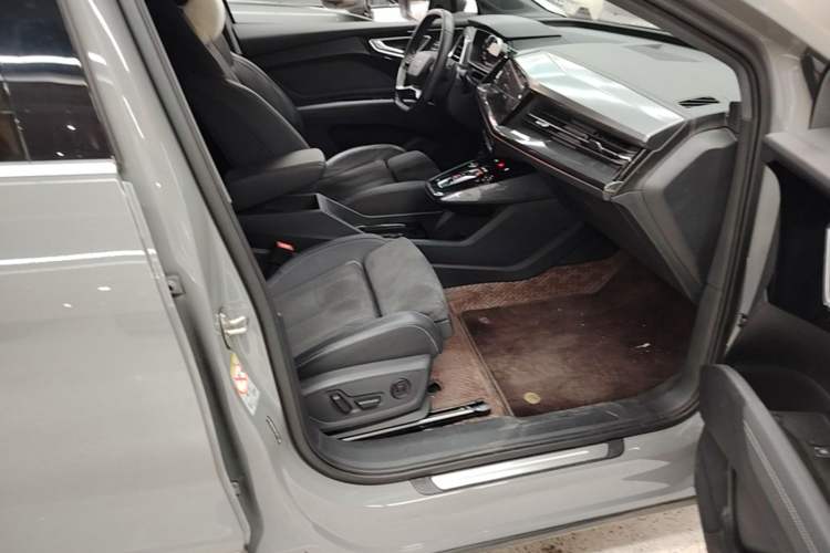 Used Audi Q4 e-tron 2022 50 e-tron quattro Visionary Edition Right Front Seat