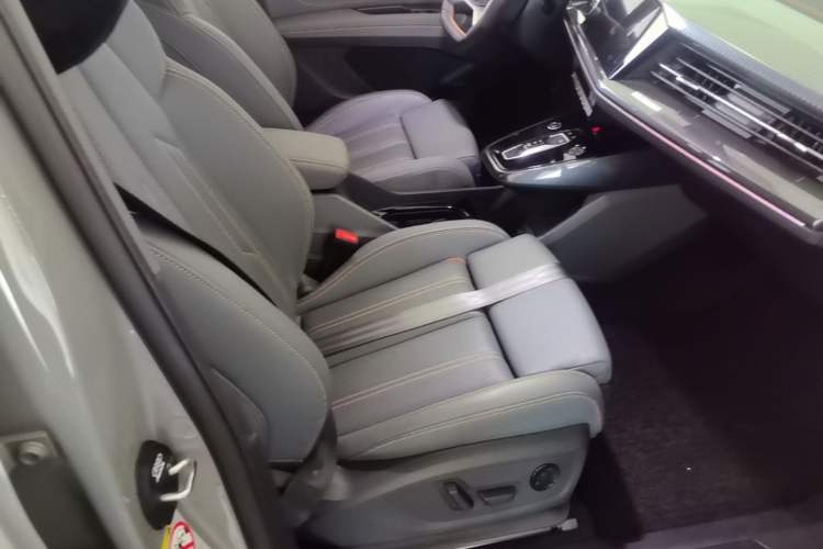 Used Audi Q4 e-tron 2022 40 e-tron Boundary Edition Right Front Seat