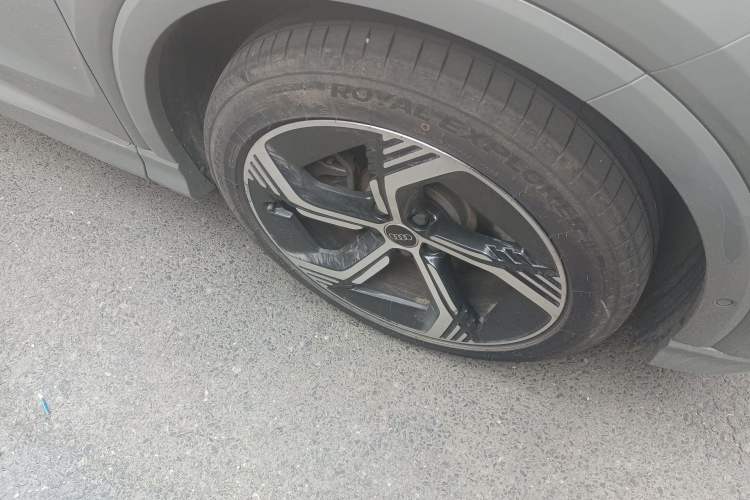 Used Audi Q4 e-tron 2022 40 e-tron Boundary Edition Right Front Wheel Hub