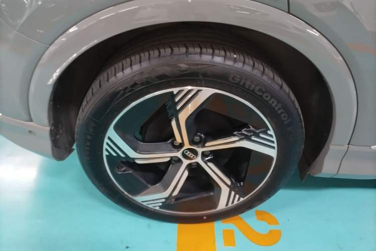 Used Audi Q4 e-tron 2022 40 e-tron Boundary Edition Right Rear Wheel Hub