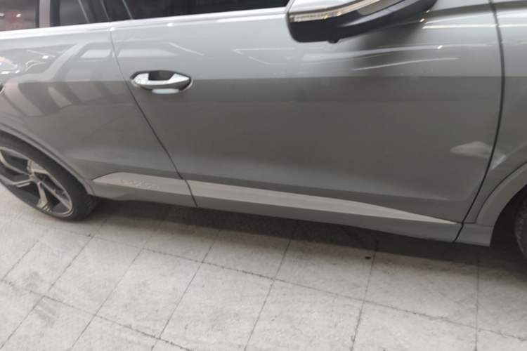 Used Audi Q4 e-tron 2022 50 e-tron quattro Visionary Edition Right Side Sill