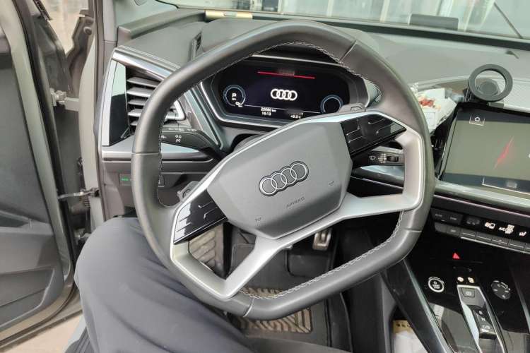 Used Audi Q4 e-tron 2022 50 e-tron quattro Visionary Edition Steering Wheel