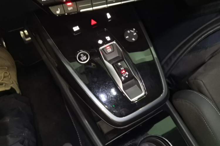 Used Audi Q4 e-tron 2022 40 e-tron Boundary Edition Gear Lever