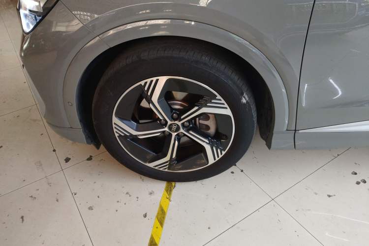 Used Audi Q4 e-tron 2022 40 e-tron Boundary Edition Left Front Wheel Hub