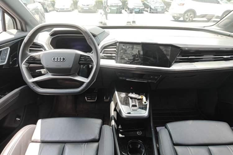 Used Audi Q4 e-tron 2022 40 e-tron Adventure Edition Center Console