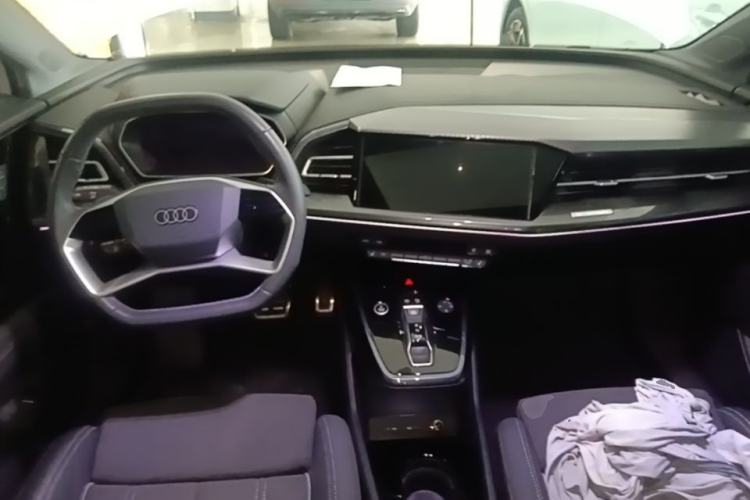 Used Audi Q4 e-tron 2022 40 e-tron First Edition Center Console