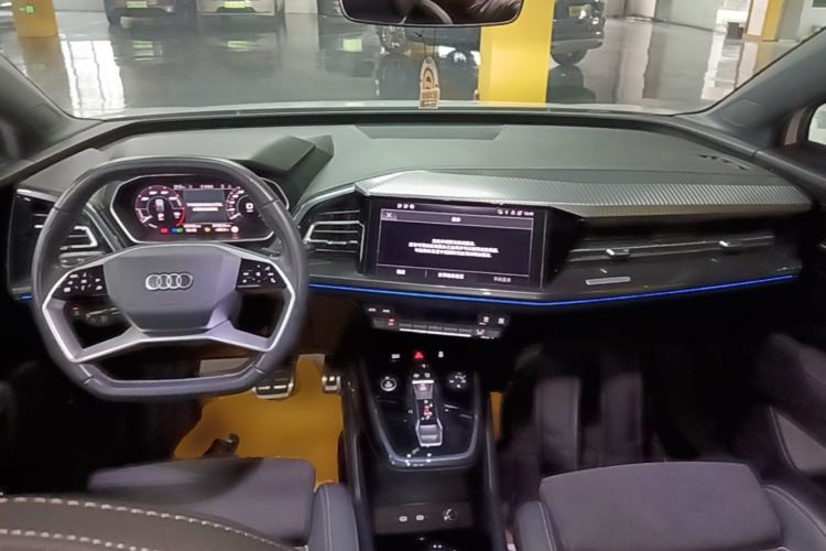 Used Audi Q4 e-tron 2022 50 e-tron quattro Visionary Edition Center Console