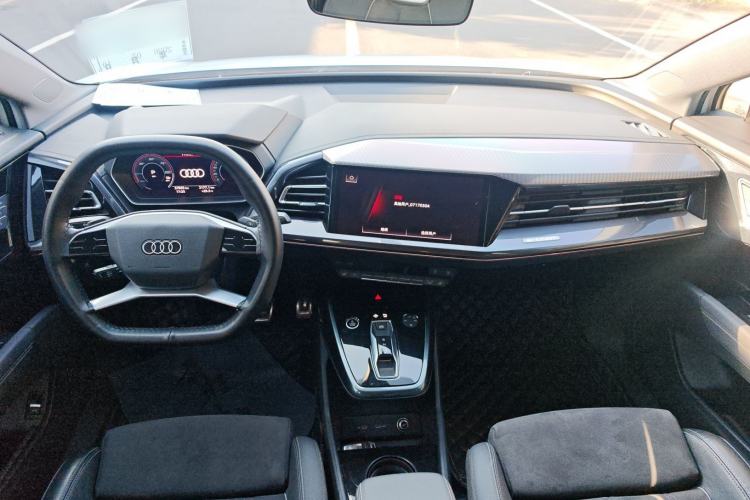 Used Audi Q4 e-tron 2022 40 e-tron Boundary Edition Center Console