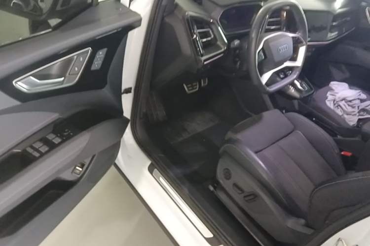 Used Audi Q4 e-tron 2022 40 e-tron First Edition Driver Seat