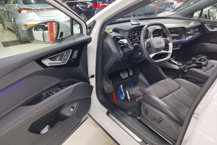 Used Audi Q4 e-tron 2022 50 e-tron quattro Visionary Edition Driver Seat