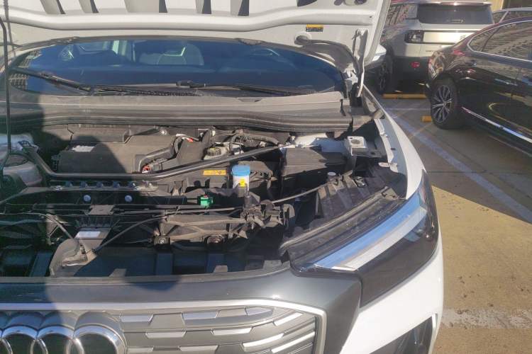 Used Audi Q4 e-tron 2022 50 e-tron quattro Visionary Edition Engine Bay Left