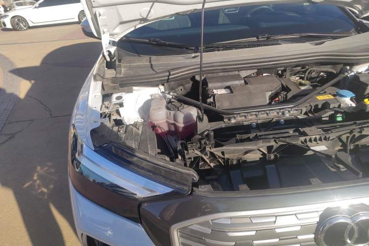Used Audi Q4 e-tron 2022 50 e-tron quattro Visionary Edition Engine Bay Right