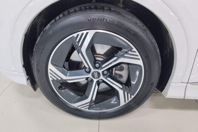 Used Audi Q4 e-tron 2022 50 e-tron quattro Visionary Edition Exterior 4