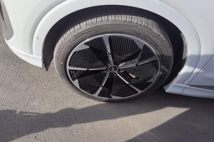 Used Audi Q4 e-tron 2022 50 e-tron quattro Creation Edition Exterior 4
