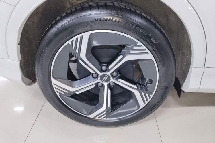Used Audi Q4 e-tron 2022 50 e-tron quattro Visionary Edition Exterior 5