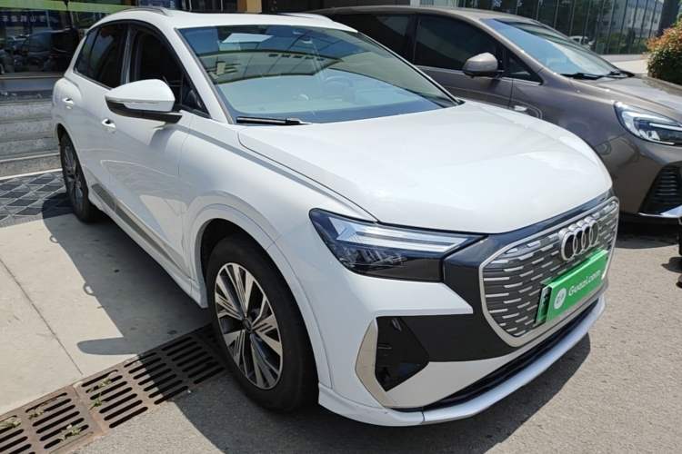 Used Audi Q4 e-tron 2022 40 e-tron Adventure Edition Front Right 45 Deg