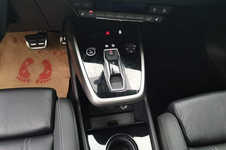 Used Audi Q4 e-tron 2022 40 e-tron Adventure Edition Gear Lever