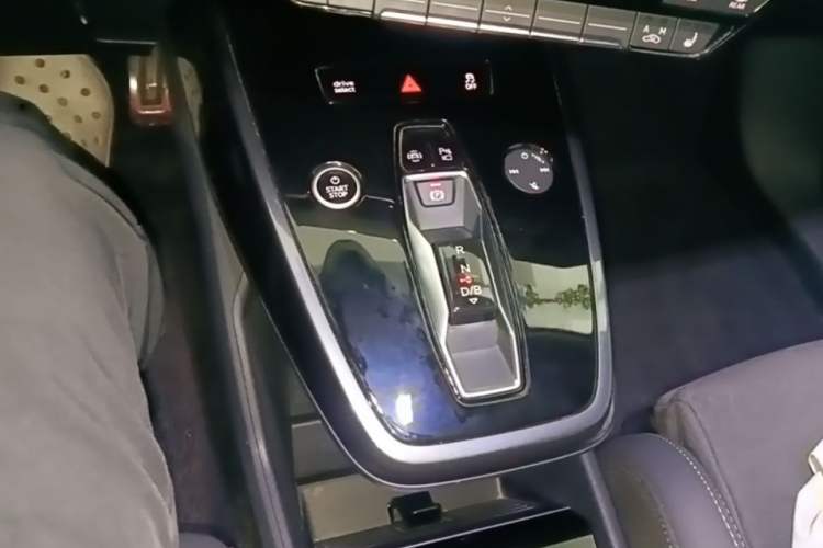 Used Audi Q4 e-tron 2022 40 e-tron First Edition Gear Lever