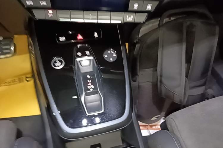 Used Audi Q4 e-tron 2022 50 e-tron quattro Visionary Edition Gear Lever